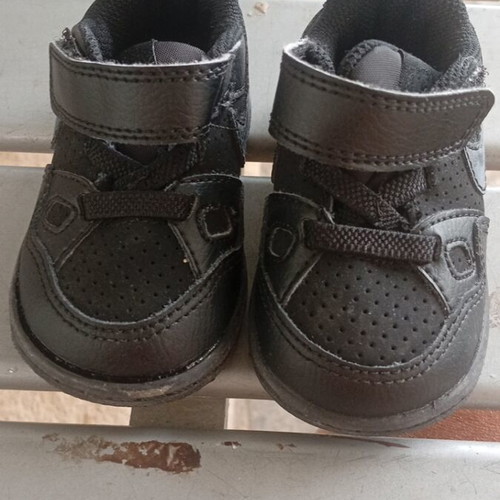 Nike baby shoes like new, size 18.5, velcro closure