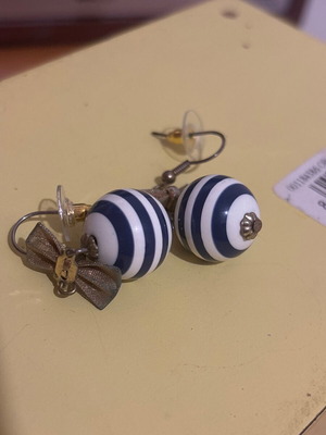 Σκουλαρίκια navy ριγέ άσπρο μπλε μεταχειρισμένα με διακοσμητική κορδέλα
