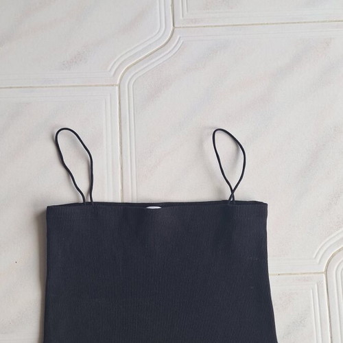 Zara black rib crop top with spaghetti straps size M like new