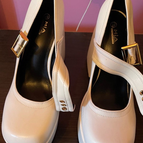 White pumps with thick heel size 39, synthetic leather, like new