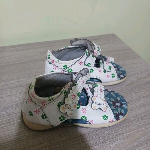 Sandals used size 25 in good condition
