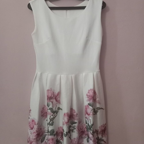 White floral dress like new, polyester, size M