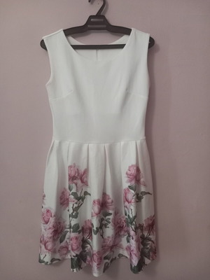 White floral dress like new, polyester, size M