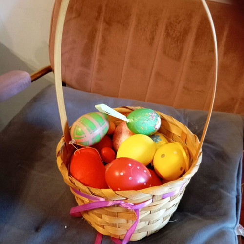 Decorative egg basket like new