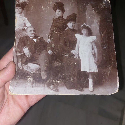 Rare family photo of Metsovio Polytechnic rector K. Mitsopoulos used