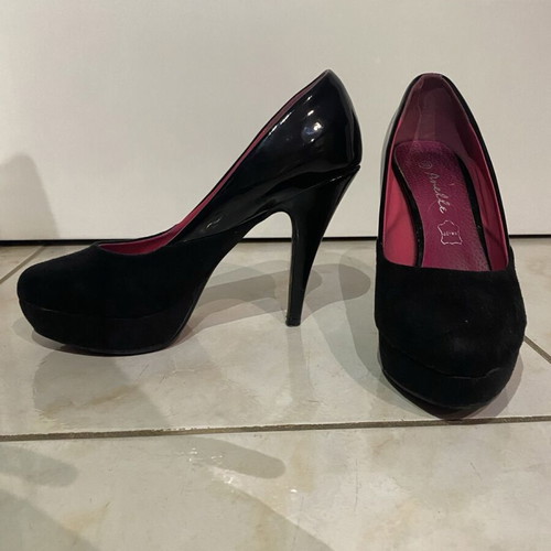 Black pumps used, half glossy - half suede style, size 39