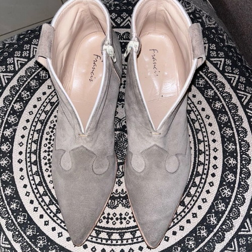 Vero Cuoio beige ankle boots like new, wooden 7 cm heel, size 40