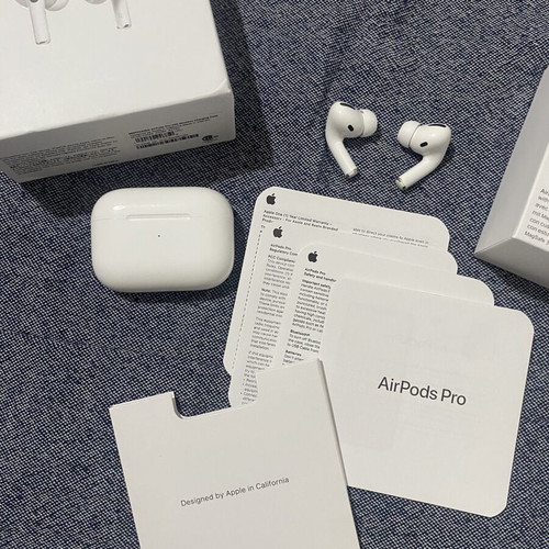 AirPods Pro 1st Gen with MagSafe Case new, complete set