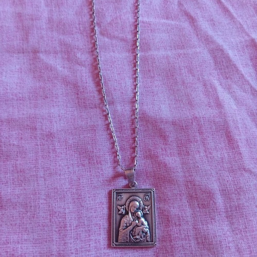 Silver pendant necklace