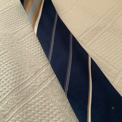 Nina Ricci tie 100% silk new in excellent condition
