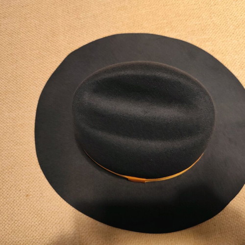 Veuve Clicquot Hat New