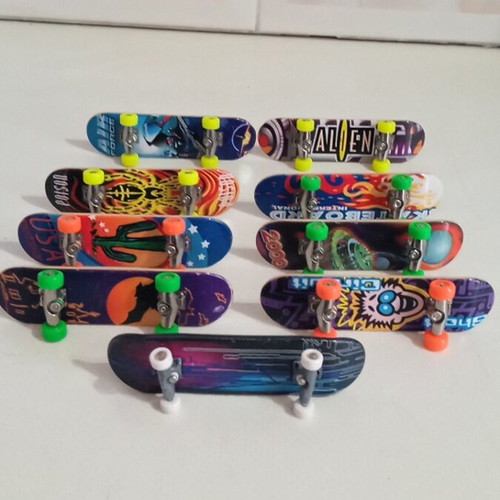 Fingerboards set of 9 with Tech Deck ramp like new