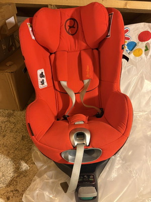 Cybex Sirona Z i-Size Car Seat used with Isofix Base red