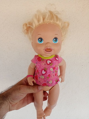 Hasbro Baby Alive 2011 doll used, functional