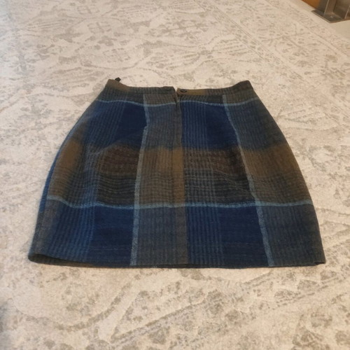 Wool skirt like new, straight cut, size M