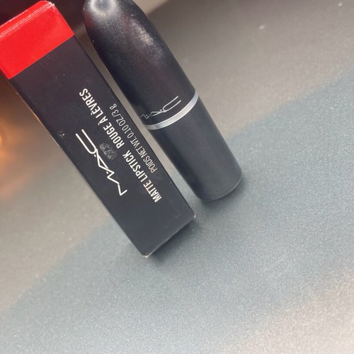 Mac Lipstick Lady Danger 607 new, only swatched