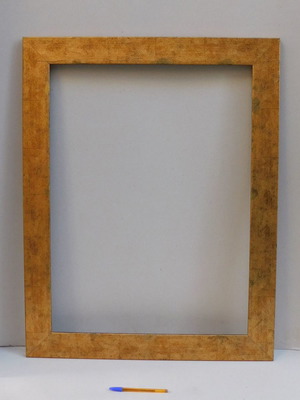 Κορνίζα με διαστάσεις 70,5 x 90,5 cm εξωτερικές και 77 x 57 cm εσωτερικές