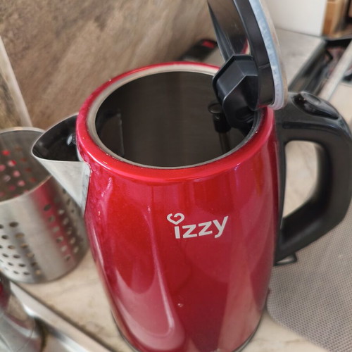 Izzy Spicy Red IZ-3011 electric kettle 1.7L 2200W