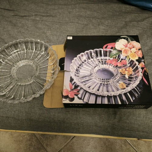 Serving bowl for nuts new