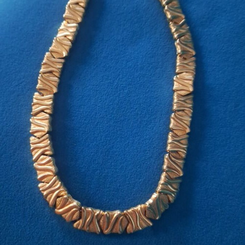 Necklace like new, gold color