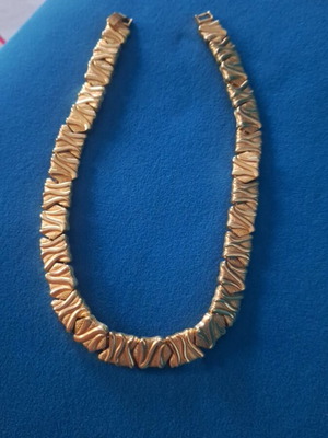 Necklace like new, gold color