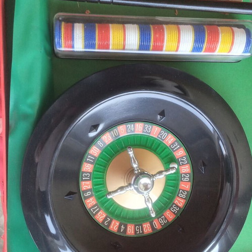 Merit De Luxe Roulette vintage board game like new