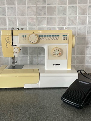 Yamata FY811 Professional Sewing Machine like new