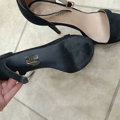 Bozikis black sandals like new, size 39, castor material