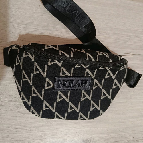 Nolah banana bag like new, black
