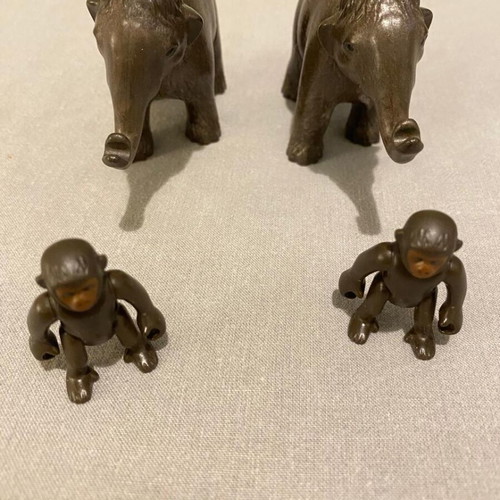 Playmobil baby elephants and baby monkeys used