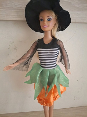 Barbie Halloween doll like new