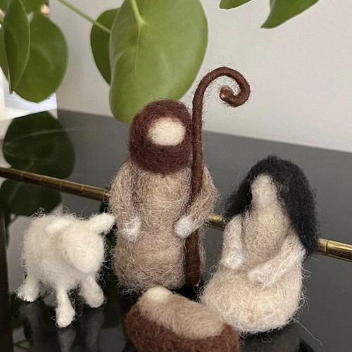 Woolen nativity scene with Mary, Joseph, baby Jesus and lamb