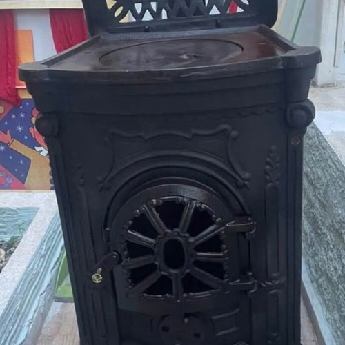 Wood Stove like new with glass door, heats whole house and for cooking