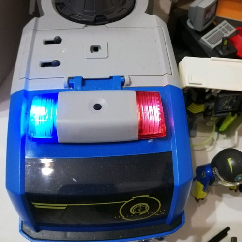 Playmobil Police station with 3 motorcycles, car, spaceship and 15 figures like new