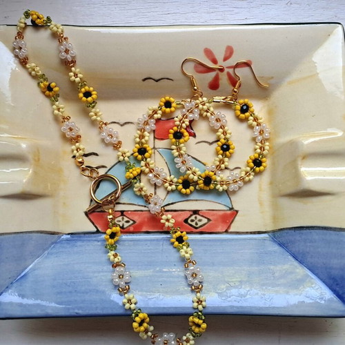 Jewelry set with necklace and earrings yellow gold new