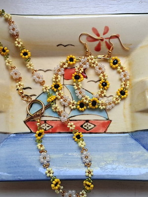 Jewelry set with necklace and earrings yellow gold new