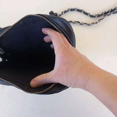 Quilted heart crossbody bag black like new with chain