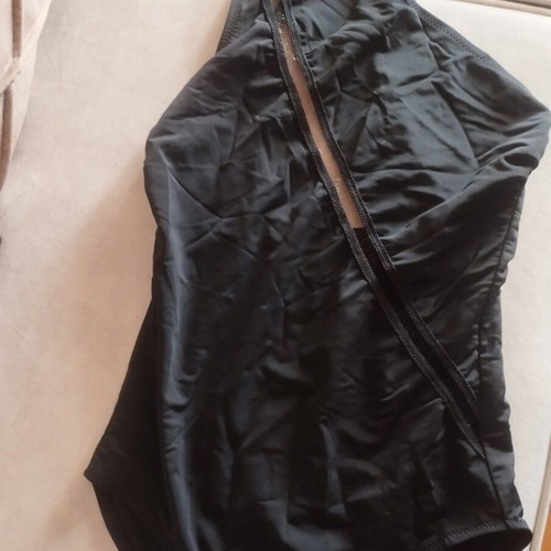Toi & Moi black one-shoulder swimsuit like new, size XS
