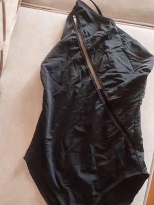 Toi & Moi black one-shoulder swimsuit like new, size XS