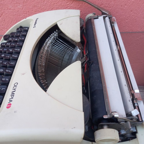 Olympia Traveller C typewriter used, good condition
