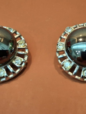 Vintage σκουλαρίκια σαν καινούργιο με πέτρα τύπου αιματίτη και στρας