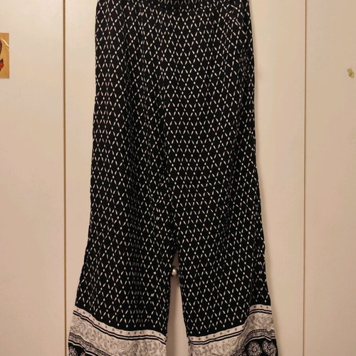 H&M x Coachella pants like new, size M, black and white