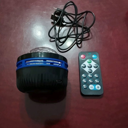 Led projector with impressive effects, new, USB powered with remote