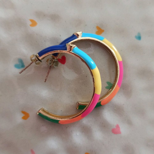 Striped multicolor hoop earrings made of steel like new