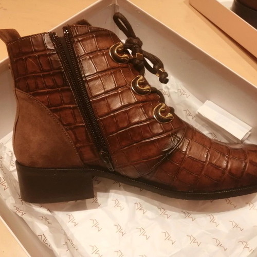 Mlv brown leather ankle boots new, size 40