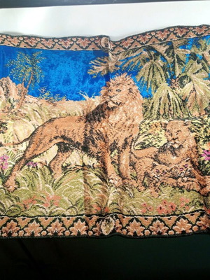 Wall tapestry rug with lion scene in savanna, like new