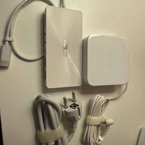 Asus docking station like new
