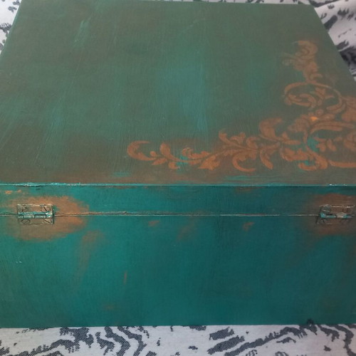 Wooden box used 30×30×14.5 hand painted