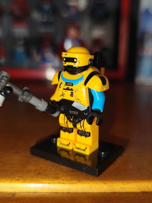 NED-B Loader Droid figure like new, with stand and club