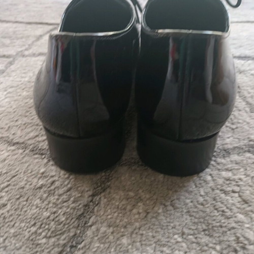Wall Street patent leather shoes size 39 like new, black